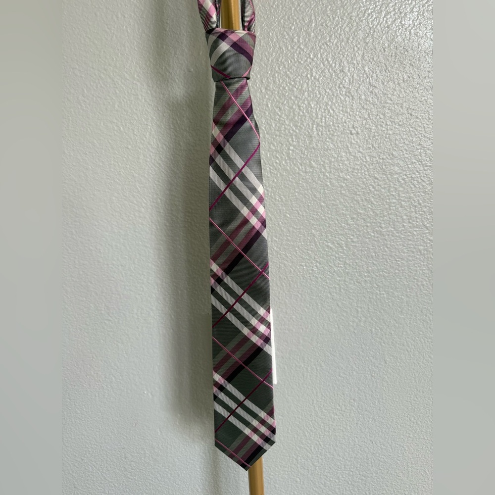 Geoffrey Beene 100% silk Pink and Gray Checkered Tie